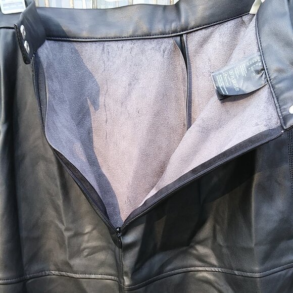 H&M Black Faux Leathern Pleather Skirt - Sz.8 - Picture 6 of 12